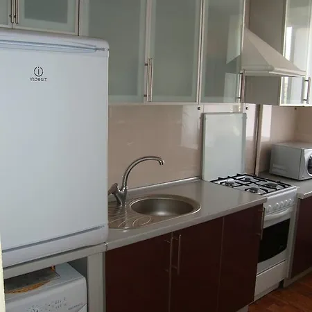 On Romanovskaya Sloboda 10 *