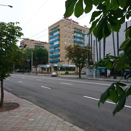 On Romanovskaya Sloboda 10