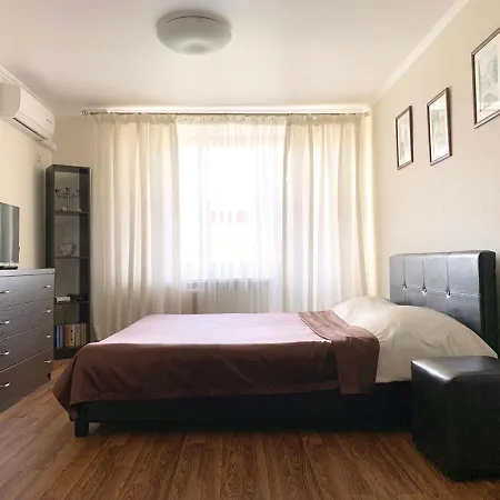 Апартаменти On Romanovskaya Sloboda 10 *